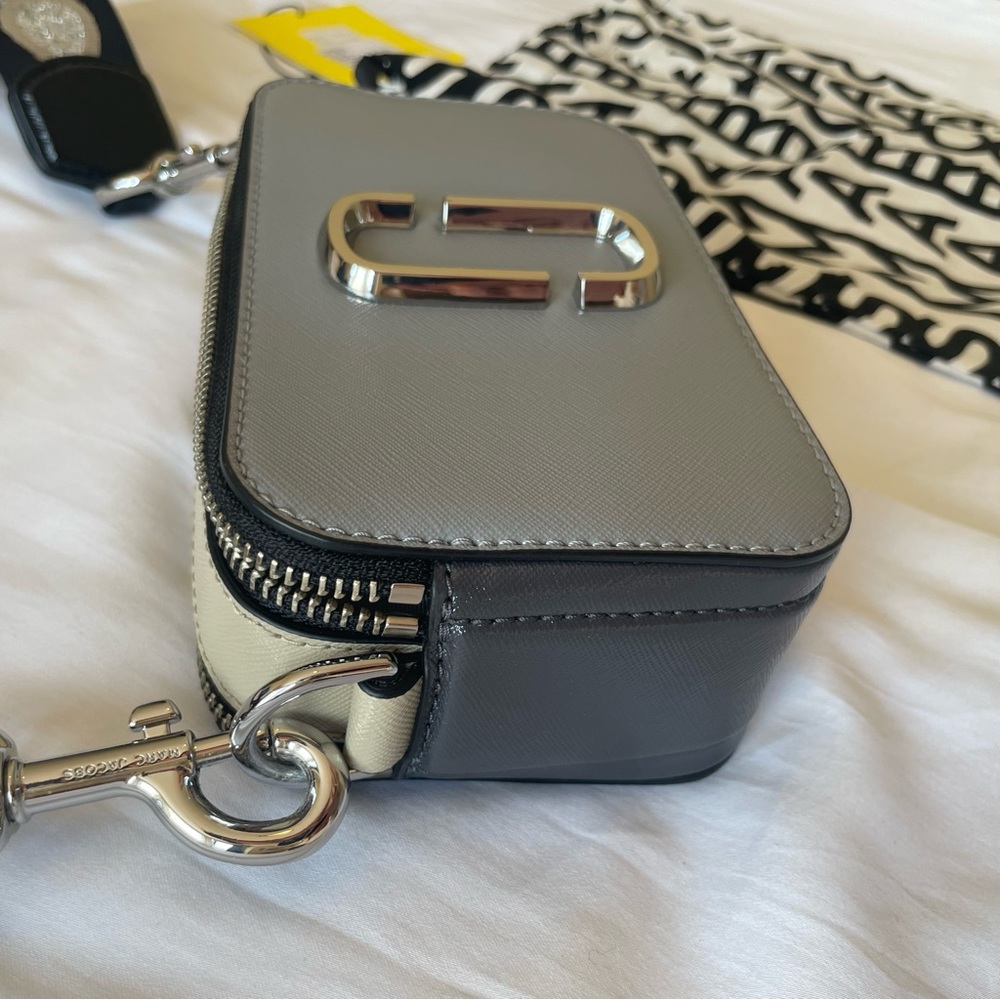 Marc Jacobs The Snapshot - Wolf Grey Multi - Picture 2 of 16
